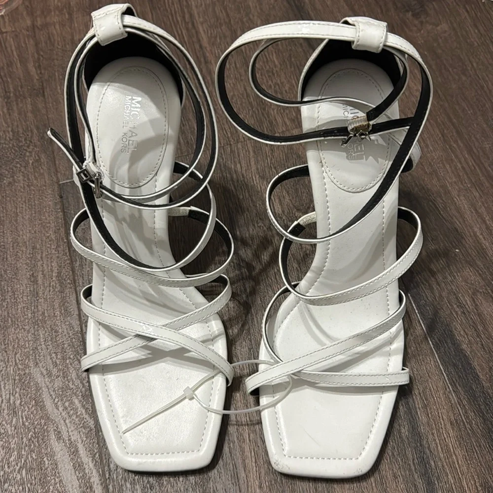 NEW! MICHAEL MICHAEL KORS Imani Patent Leather Sandal - Size 9.5 👠